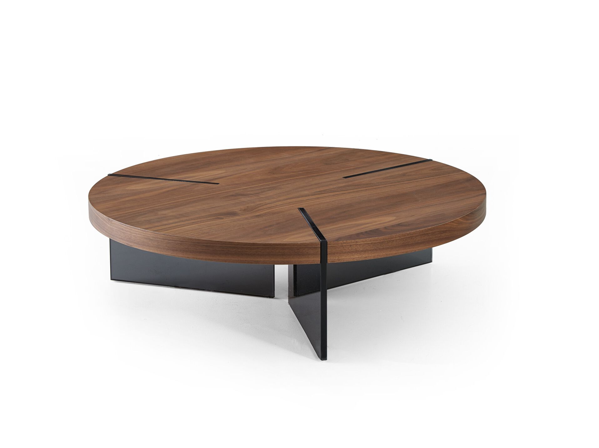 Round wooden central coffee table