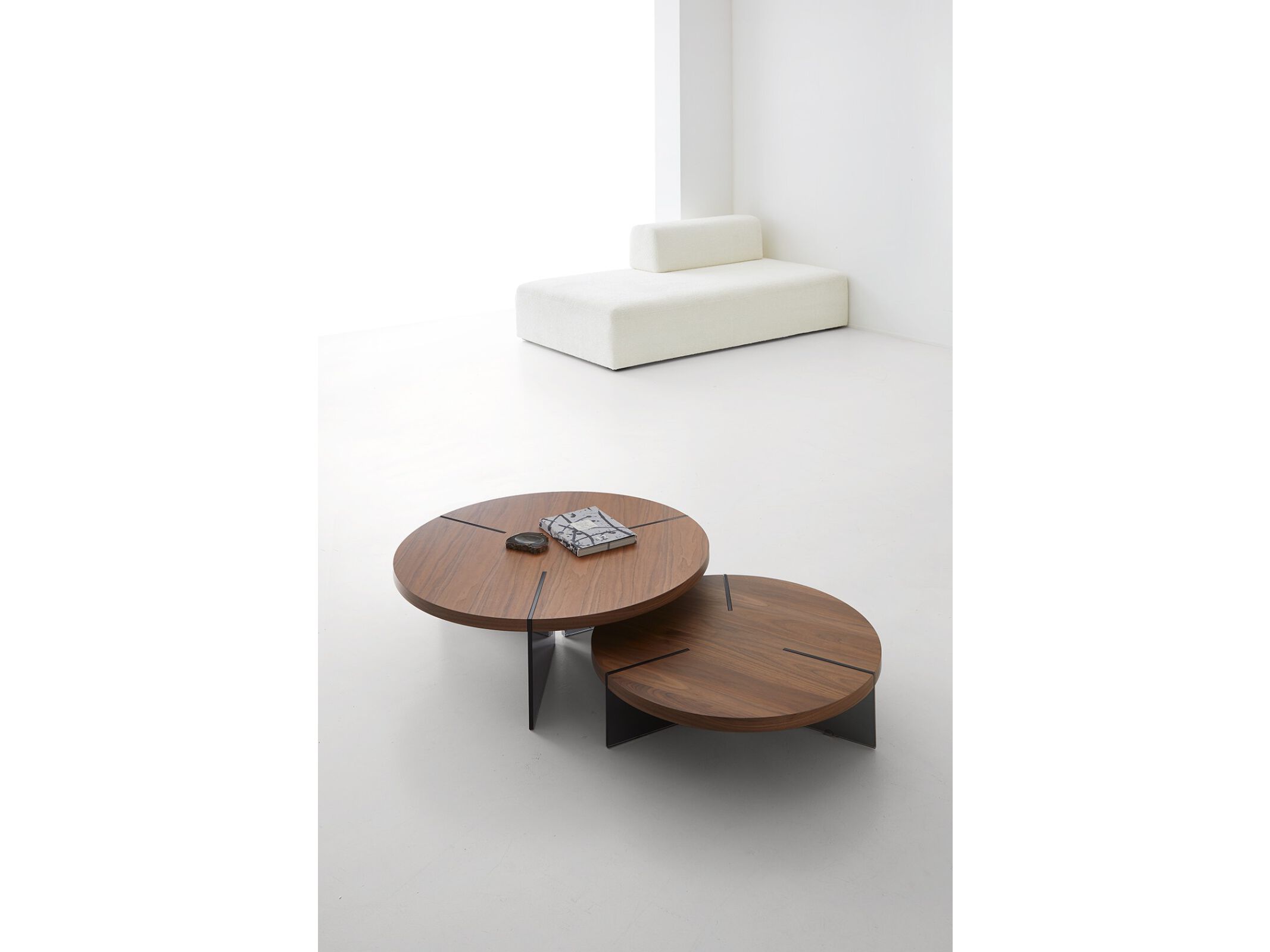 YORK — Round wooden central coffee table