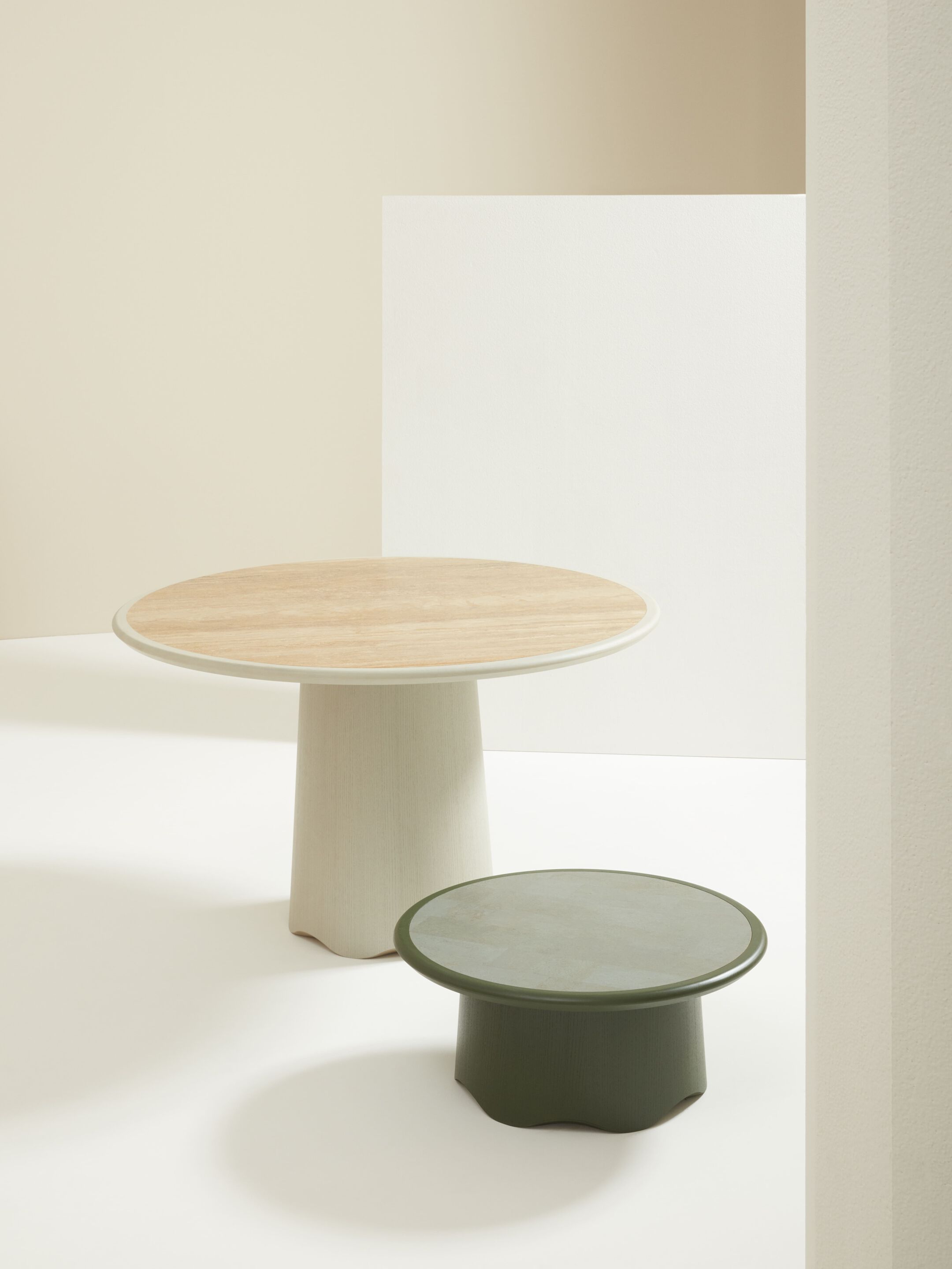 COROLLA 280 — Low round ash coffee table