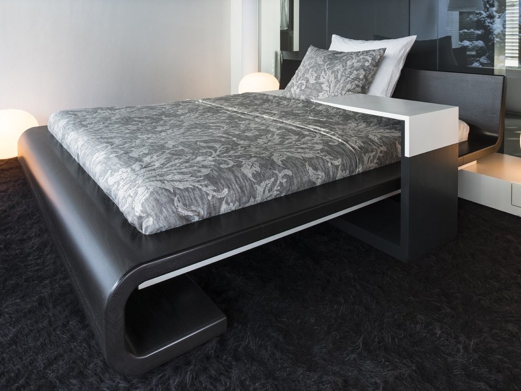 SLIDER Corian® side table