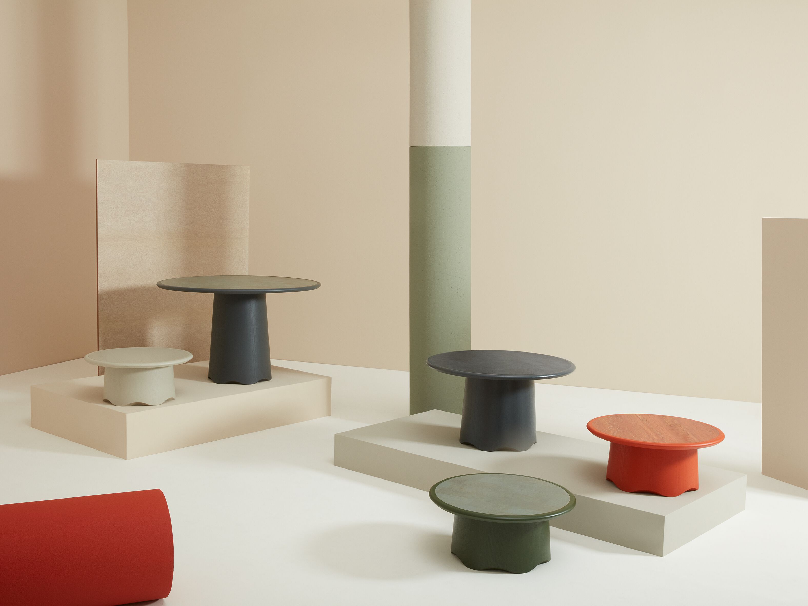 COROLLA 280 — Low round ash coffee table