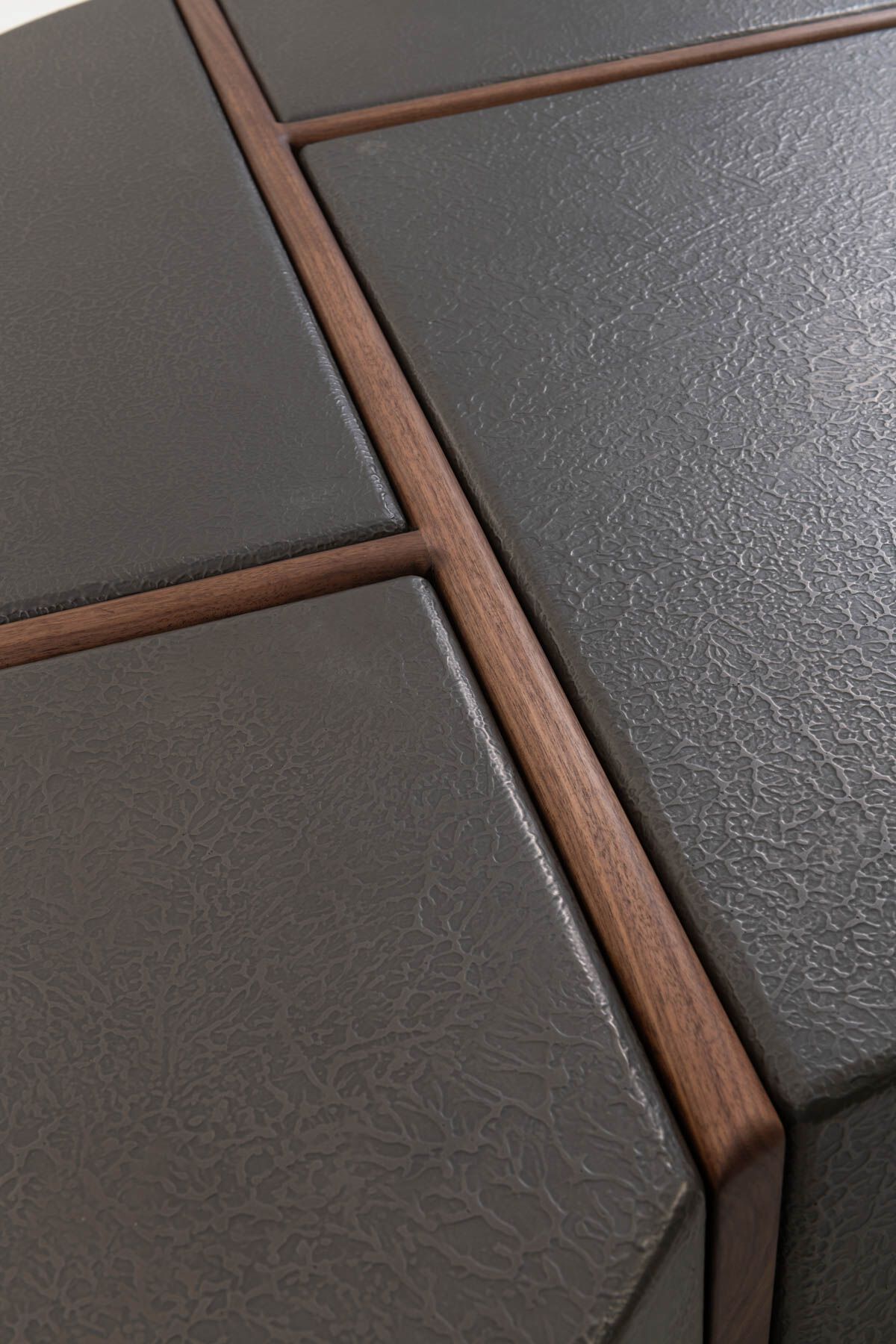 FLINT GRID LIQUID METAL Free form low coffee table