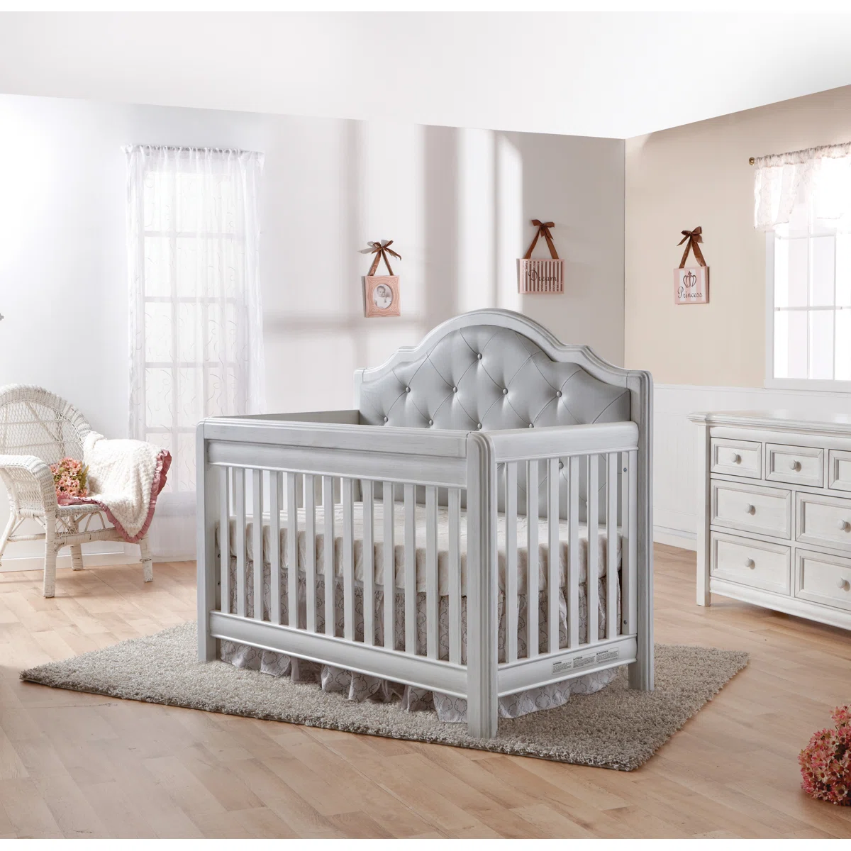 Avah Baby Crib &ndash; Classic Tufted Headboard