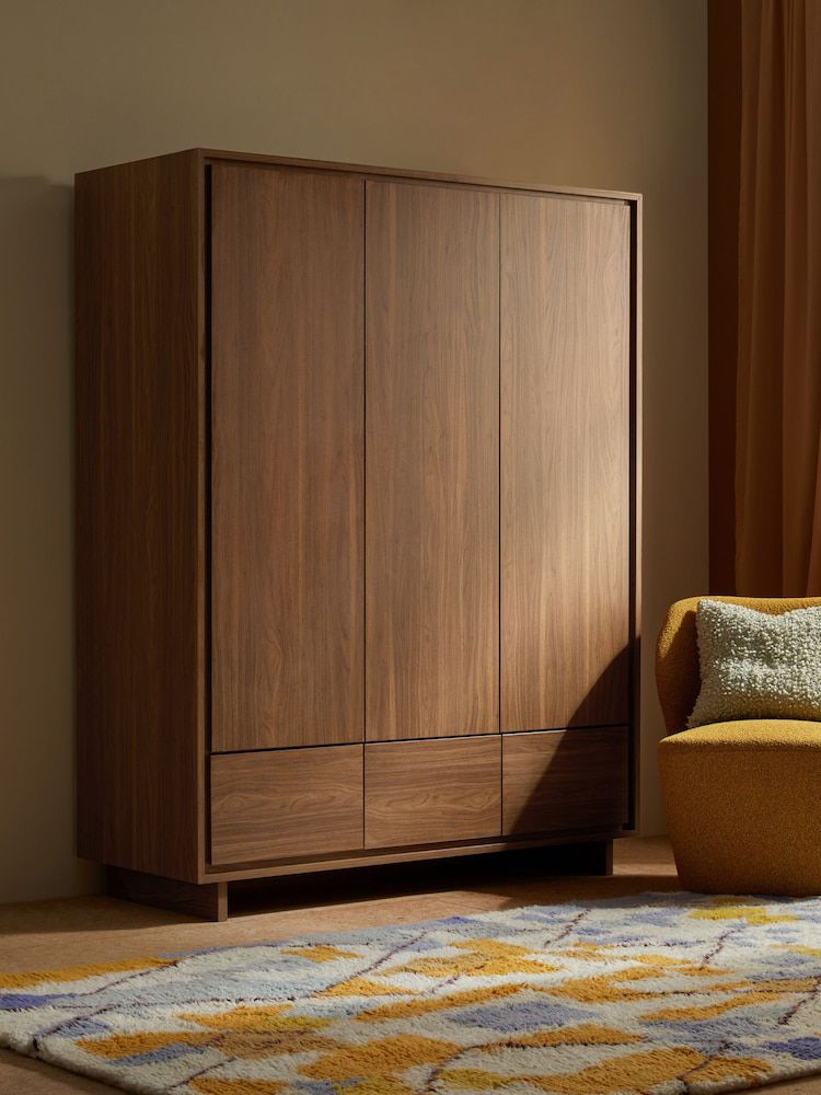 THE MODERN WARDROBE – MODEL A2034